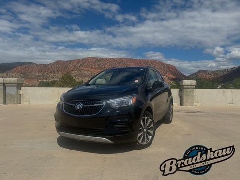 Used 2021 Buick Encore Preferred image 1