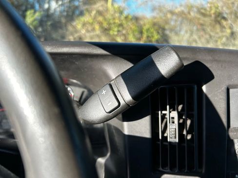 Used 2017 Chevrolet Express 2500 image 17