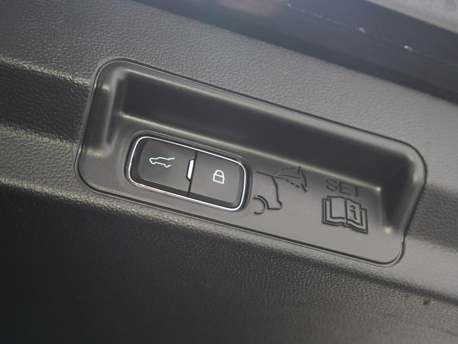 Used 2022 Ford Explorer ST-Line AWD/4WD image 10