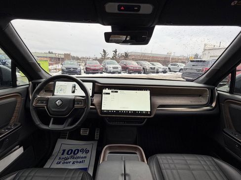 Used 2025 Rivian R1S Premium image 31