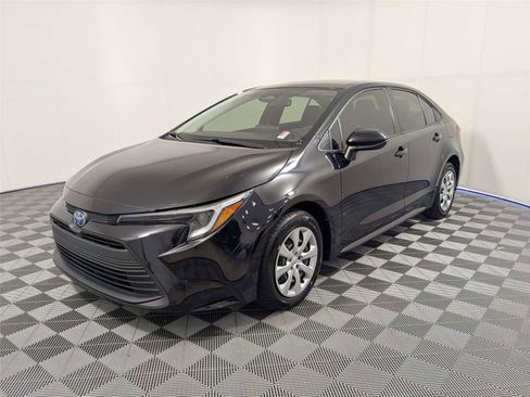Used 2024 Toyota Corolla LE FWD image 2