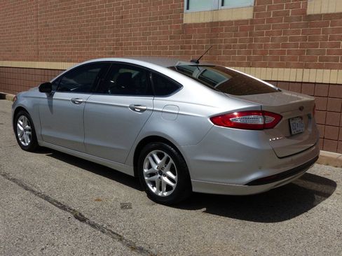 Used 2016 Ford Fusion SE FWD image 8