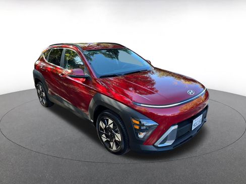 Used 2025 Hyundai Kona SEL image 1