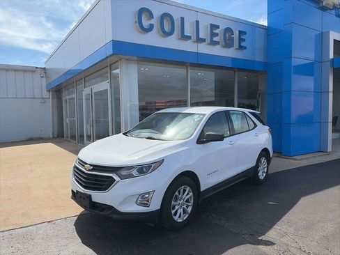 Used 2018 Chevrolet Equinox LS image 1