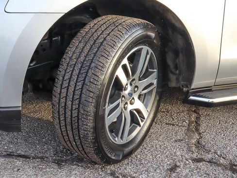 Used 2022 Ford Expedition XLT image 18