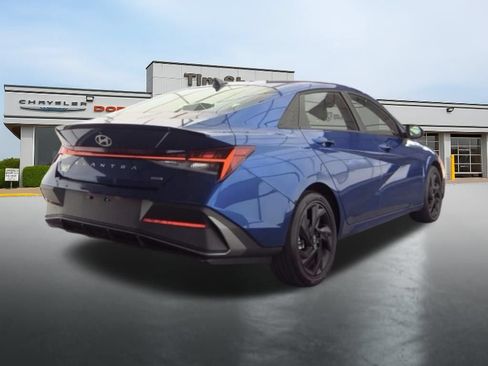 Used 2026 Hyundai Elantra SEL w/ Cargo Package FWD image 3