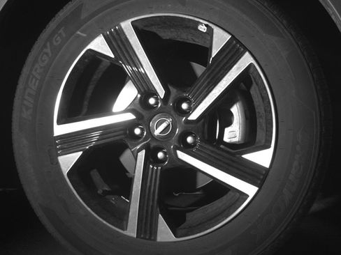 Used 2025 Nissan Sentra SV FWD image 13