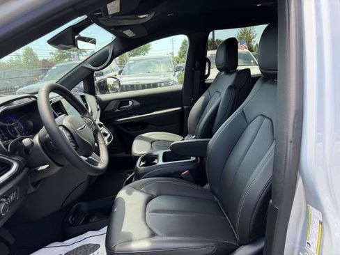New 2026 Chrysler Voyager LX FWD image 12