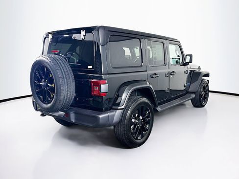 Used 2025 Jeep Wrangler Sahara image 9