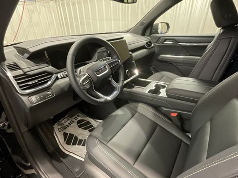 Used 2025 GMC Acadia Elevation w/ Elevation Premium Package image 9