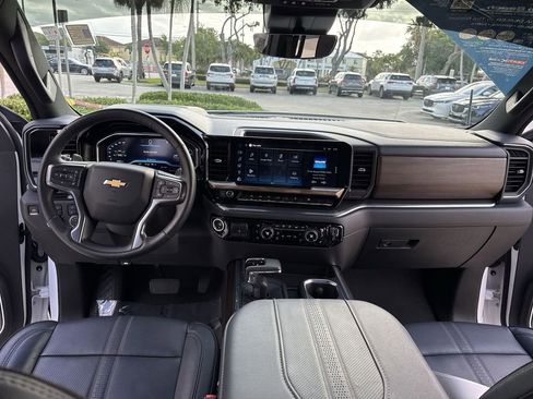 Used 2024 Chevrolet Silverado 1500 High Country w/ Technology Package AWD/4WD image 36