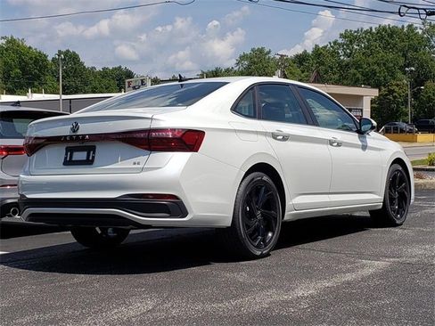 New 2025 Volkswagen Jetta SE image 3