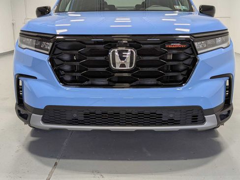 Certified 2023 Honda Pilot TrailSport image 2