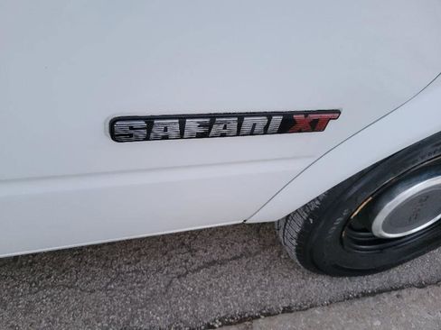 Used 1992 GMC Safari XT image 17