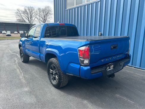 Used 2017 Toyota Tacoma TRD Sport w/ Tow Package (A/T) image 3