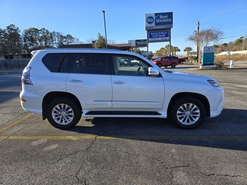 Used 2017 Lexus GX 460 image 2