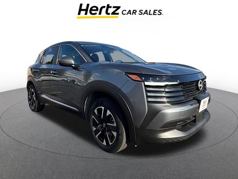 Used 2025 Nissan Kicks SV image 1