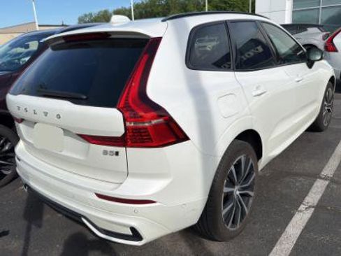 Used 2023 Volvo XC60 B5 Plus w/ Climate Package AWD/4WD image 3