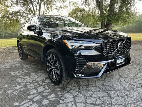 New 2025 Volvo XC60 B5 Core w/ Protection Package Premier image 2