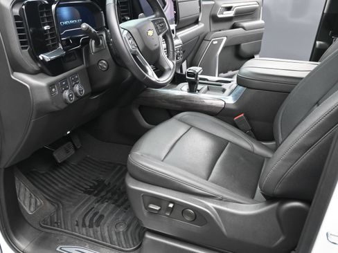 Used 2023 Chevrolet Silverado 1500 LTZ AWD/4WD image 12