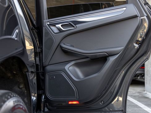 Certified 2026 Porsche Macan AWD/4WD image 47