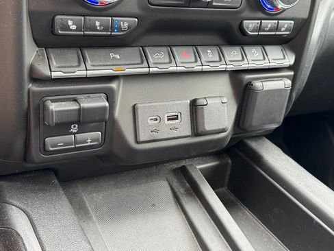 Used 2022 GMC Sierra 1500 AT4 w/ AT4 Premium Package AWD/4WD image 23