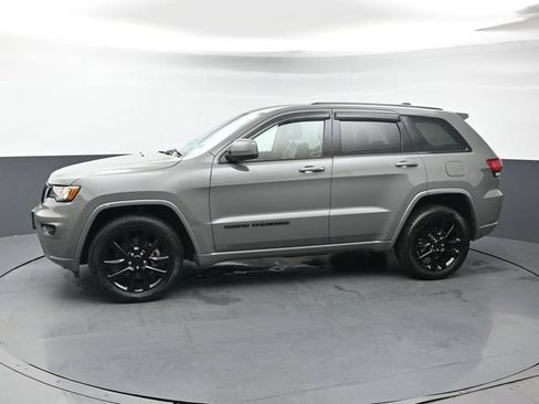 Used 2021 Jeep Grand Cherokee Laredo X AWD/4WD image 2