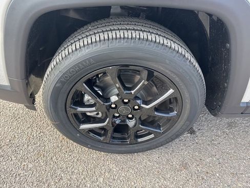 New 2026 Jeep Compass Latitude image 8