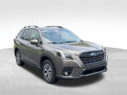 Used 2023 Subaru Forester Premium AWD/4WD image 1