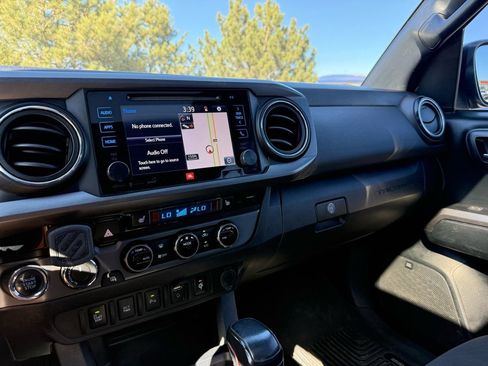 Used 2017 Toyota Tacoma TRD Off-Road image 35
