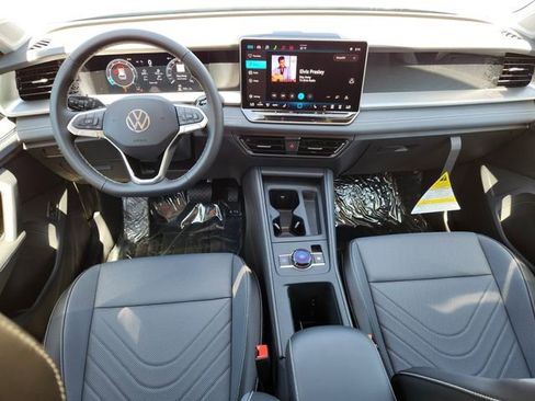 New 2026 Volkswagen Tiguan SE AWD/4WD image 22