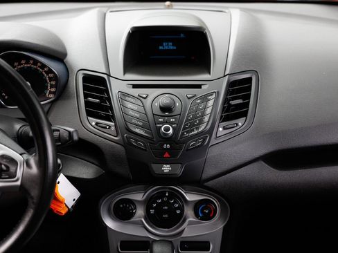 Used 2014 Ford Fiesta SE FWD image 32