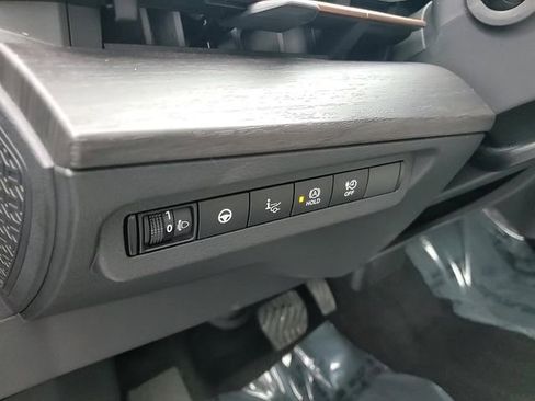 Used 2023 Nissan Ariya AWD image 11