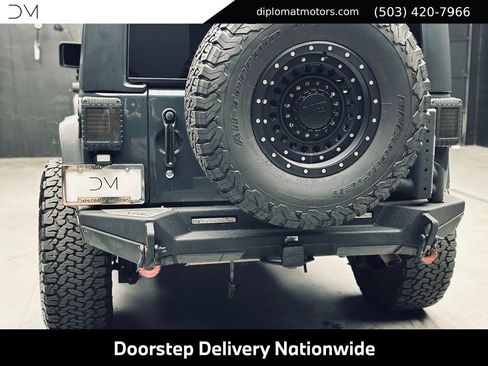 Used 2017 Jeep Wrangler Unlimited Rubicon w/ Connectivity Group AWD/4WD image 41