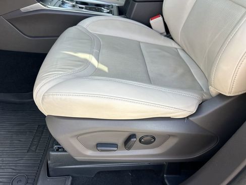 Used 2022 Ford Explorer Platinum w/ Technology Package image 21