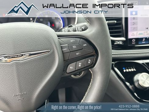 Used 2023 Chrysler Pacifica Touring-L w/ S Appearance Package AWD/4WD image 30