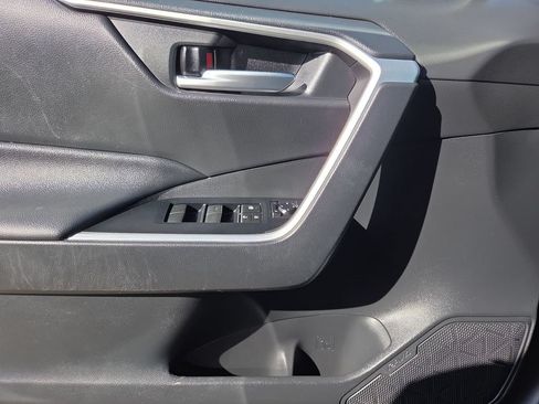 Used 2021 Toyota RAV4 XLE FWD image 15