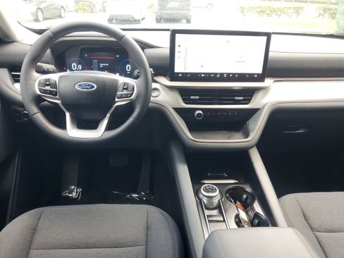 Used 2025 Ford Explorer Active RWD image 11