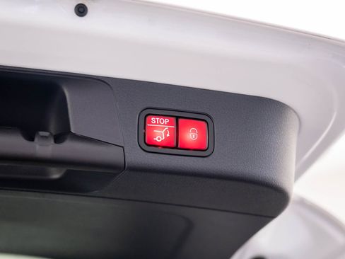 New 2025 Mercedes-Benz GLB 250 4MATIC image 30