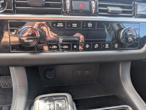 Used 2025 Nissan Pathfinder SV FWD image 13