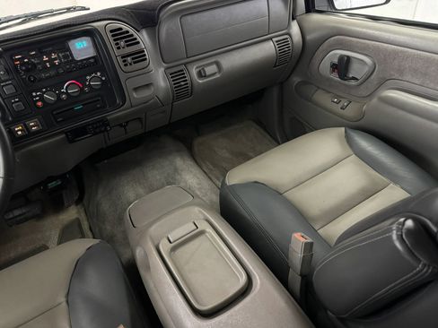 Used 2000 Chevrolet Tahoe Z71 w/ Comfort & Security Pkg AWD/4WD image 73