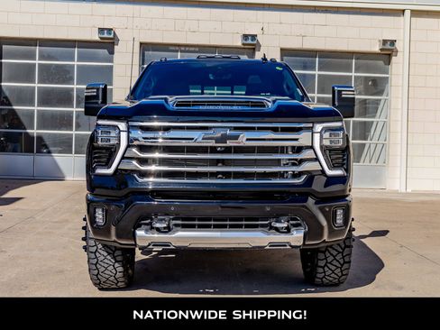 Used 2024 Chevrolet Silverado 3500 High Country w/ High Country Premium Package image 4