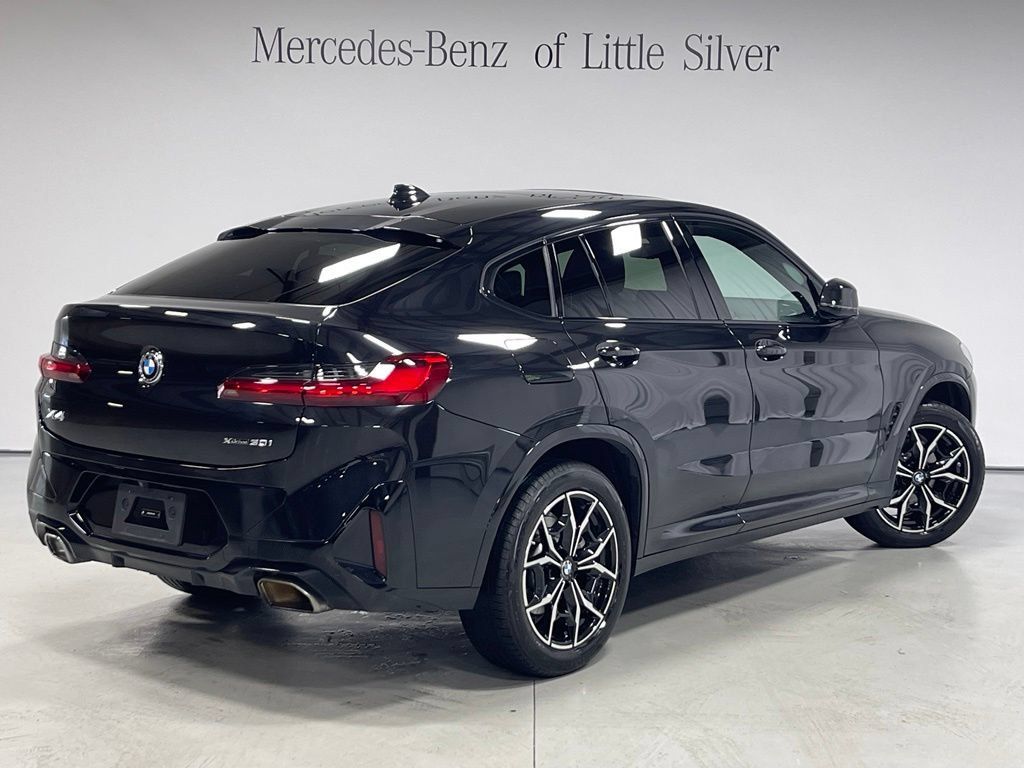 Used 2024 BMW X4 xDrive30i w/ M Sport Package AWD/4WD image 6