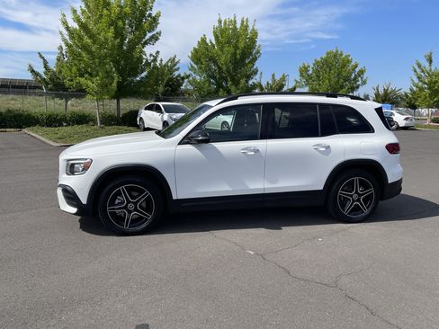 Used 2023 Mercedes-Benz GLB 250 4MATIC image 2