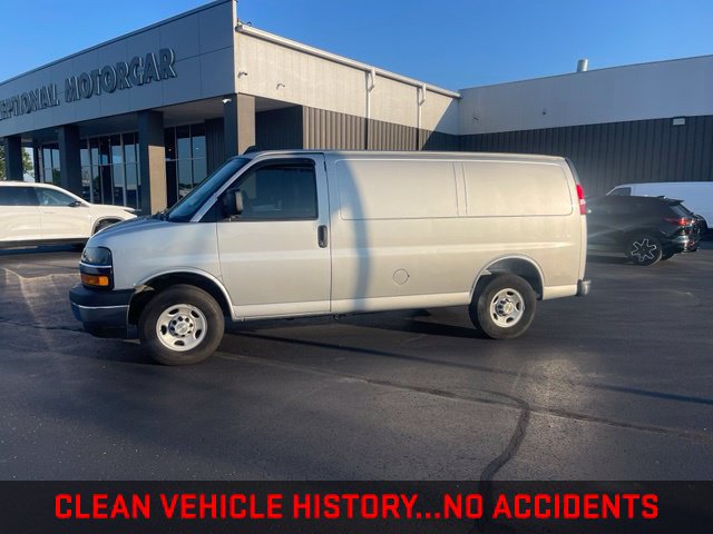 Used 2025 Chevrolet Express 3500 w/ Hotel Shuttle Package RWD image 2