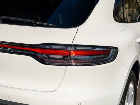 Certified 2023 Porsche Macan image 34