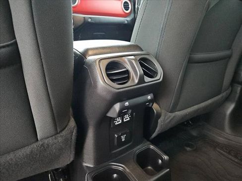 Used 2023 Jeep Gladiator Rubicon w/ LED Lighting Group AWD/4WD image 17