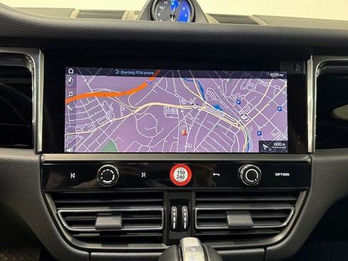 Certified 2025 Porsche Macan image 16