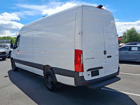 Used 2024 Mercedes-Benz Sprinter 2500 image 4