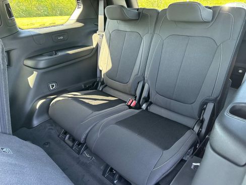 New 2026 Jeep Grand Cherokee L Laredo AWD/4WD image 17